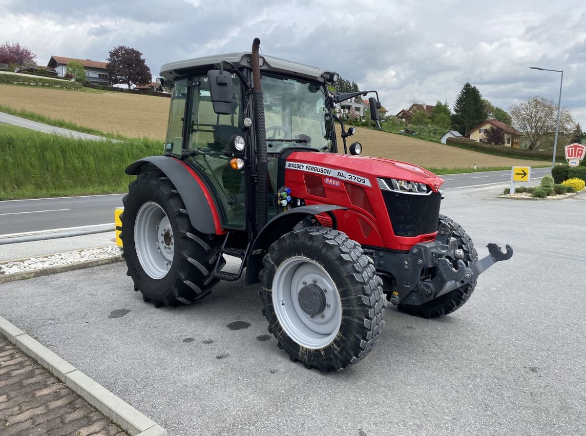 Seitenansicht - Massey Ferguson MF 3709 AL
