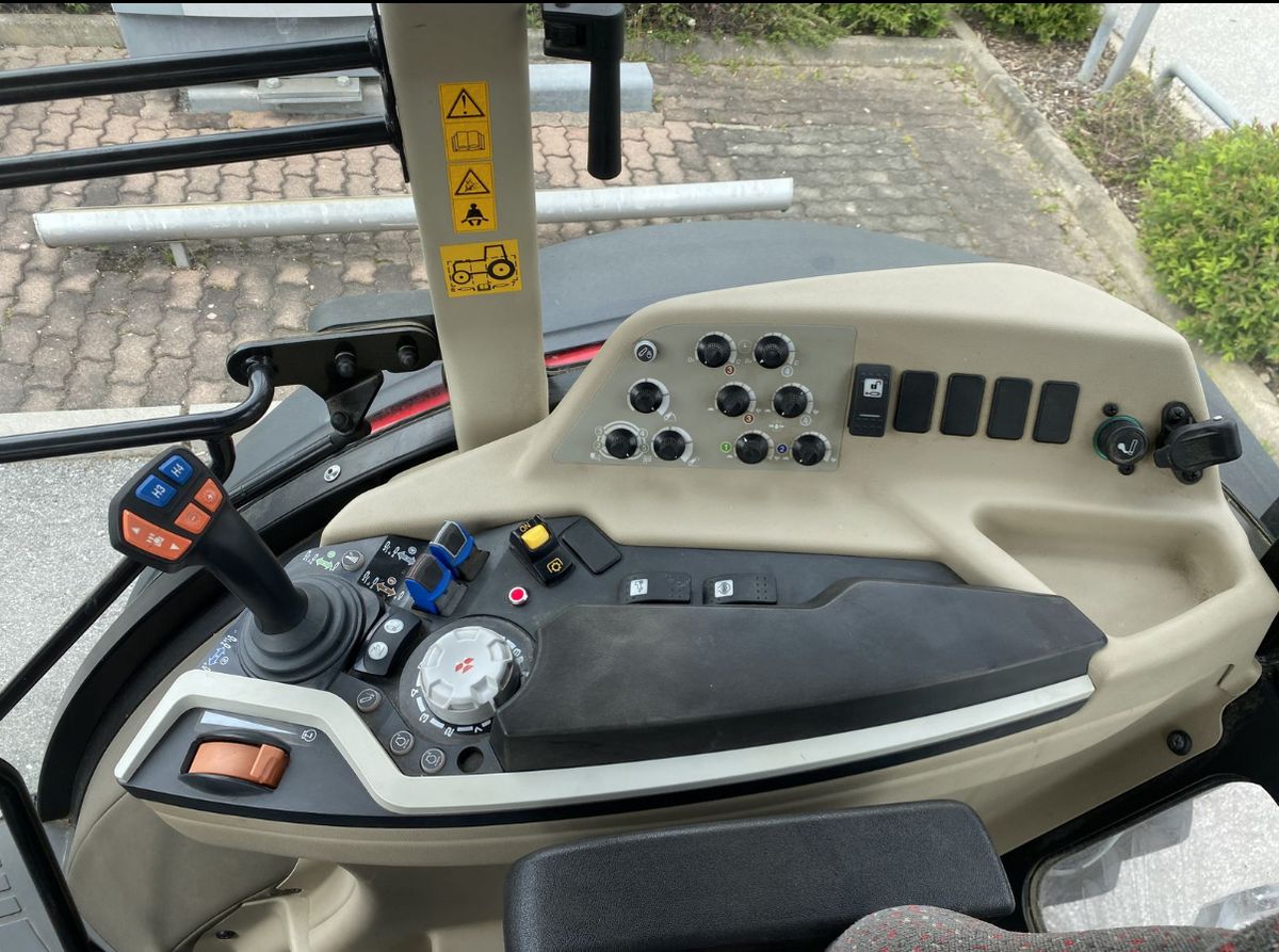 Innenansicht - Massey Ferguson MF 3709 AL