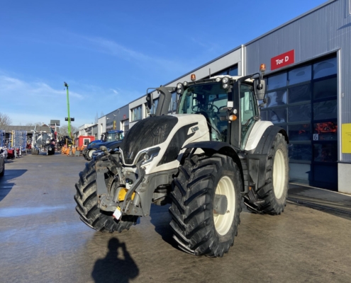 Seitenansicht - Valtra T215 Direct