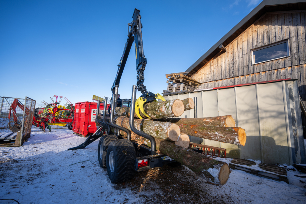 Forstahänger mit Kran