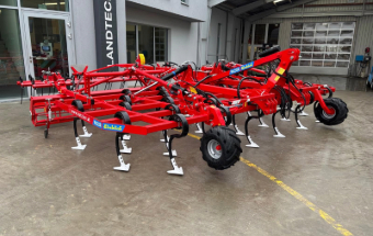 Titelbild: Einböck Feingrubber Razor 500