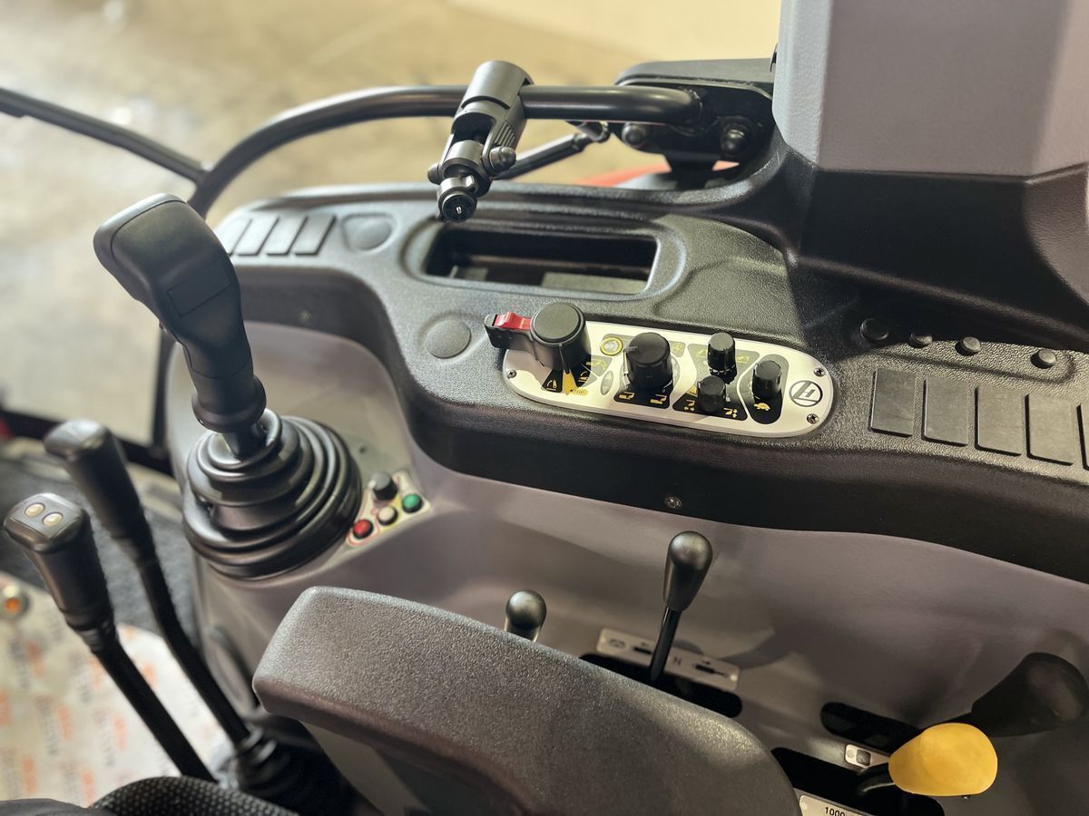 Innenansicht - Lindner Lintrac 75 LS