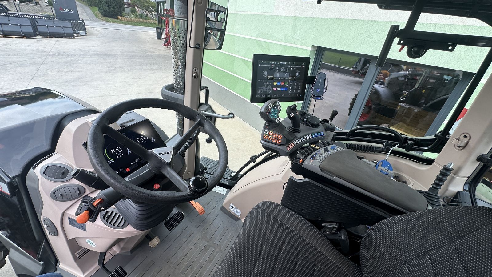 Innenansicht - Fendt 728 Vario Gen7 Profi Setting 2