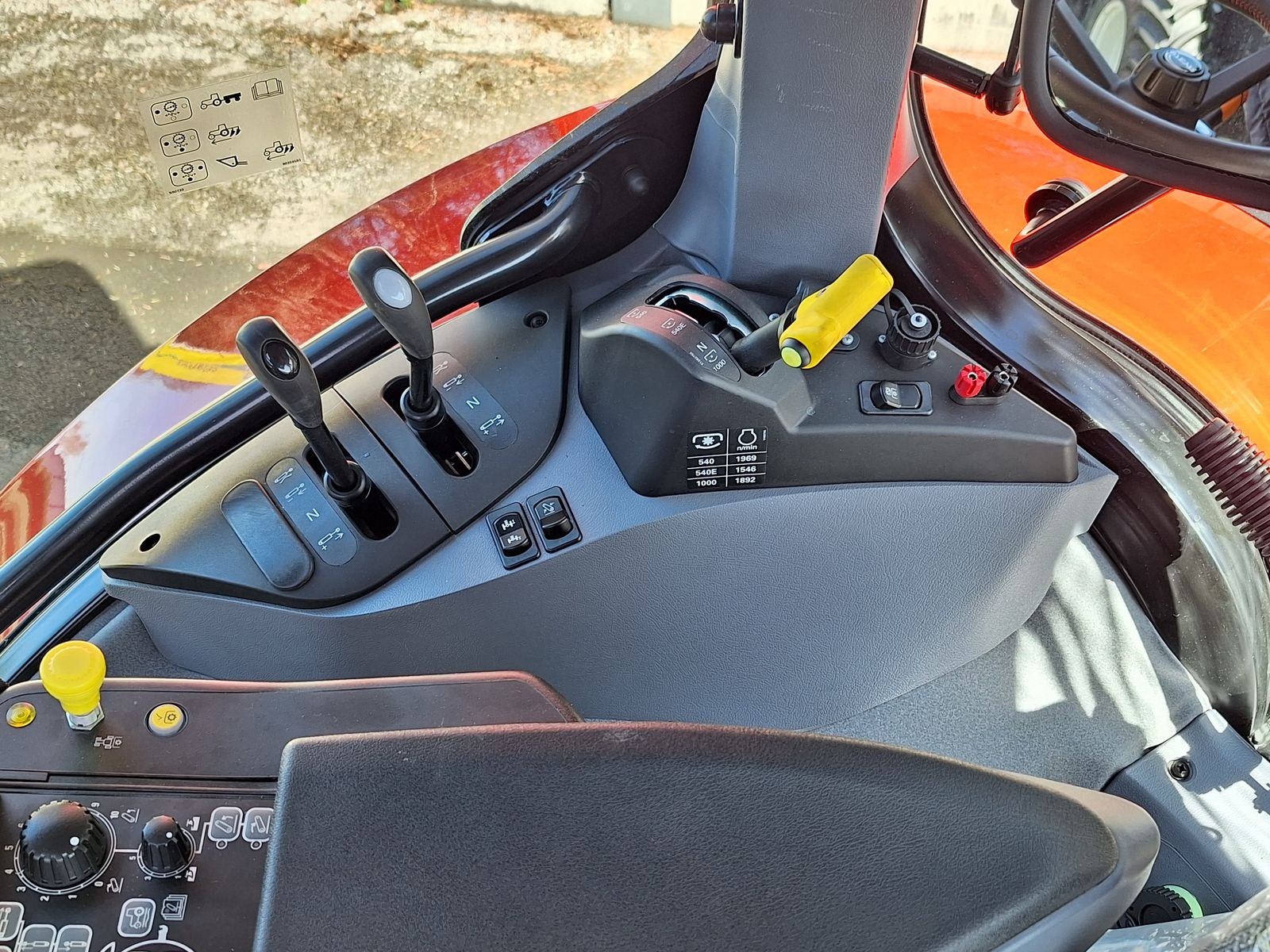 Innenansicht - Steyr 4120 Expert CVT