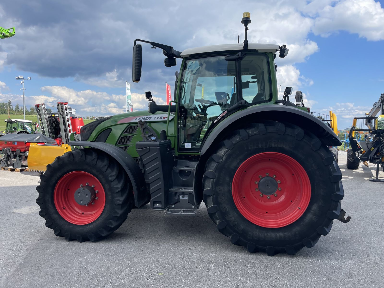 Seitenansicht - Fendt 724 Vario
