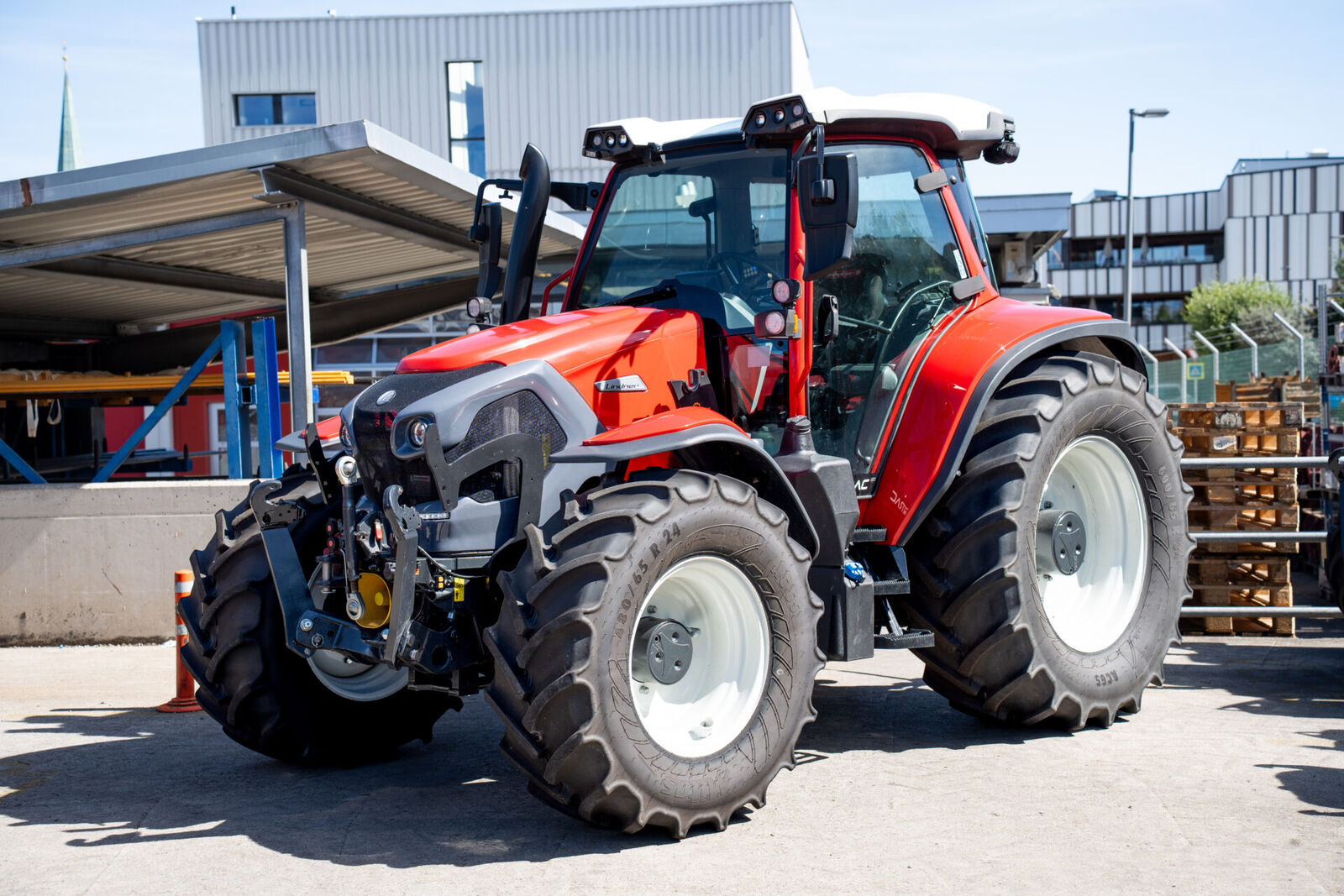 Seitenansicht - Lindner Lintrac 130