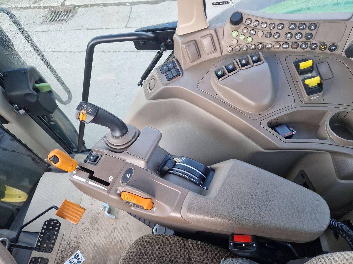 3293-a22d914e8d2dbd4b82638f66d587ea26-6757552-18vb Innenansicht - John Deere 6120M AutoPowr