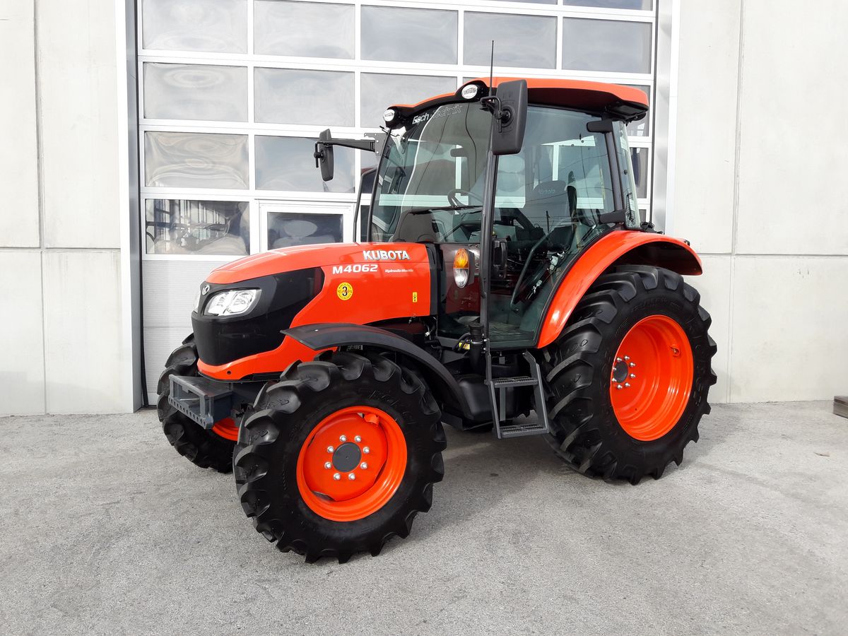 Seitenansicht - Kubota M4-063 Kabine