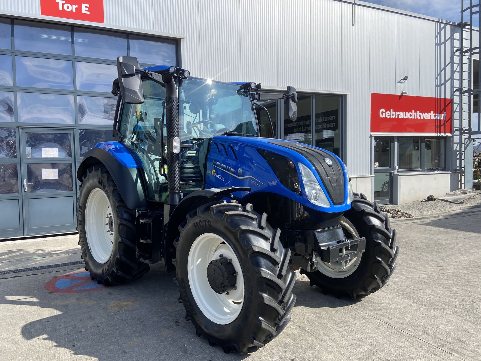 Seitenansicht - New Holland T5.120 Dynamic Command