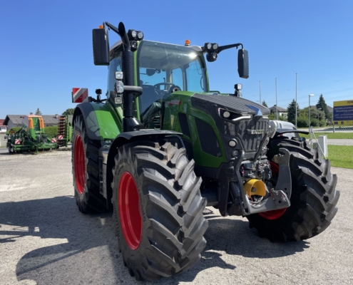 Schrägansicht von vorne - Fendt 620 Vario Profi+