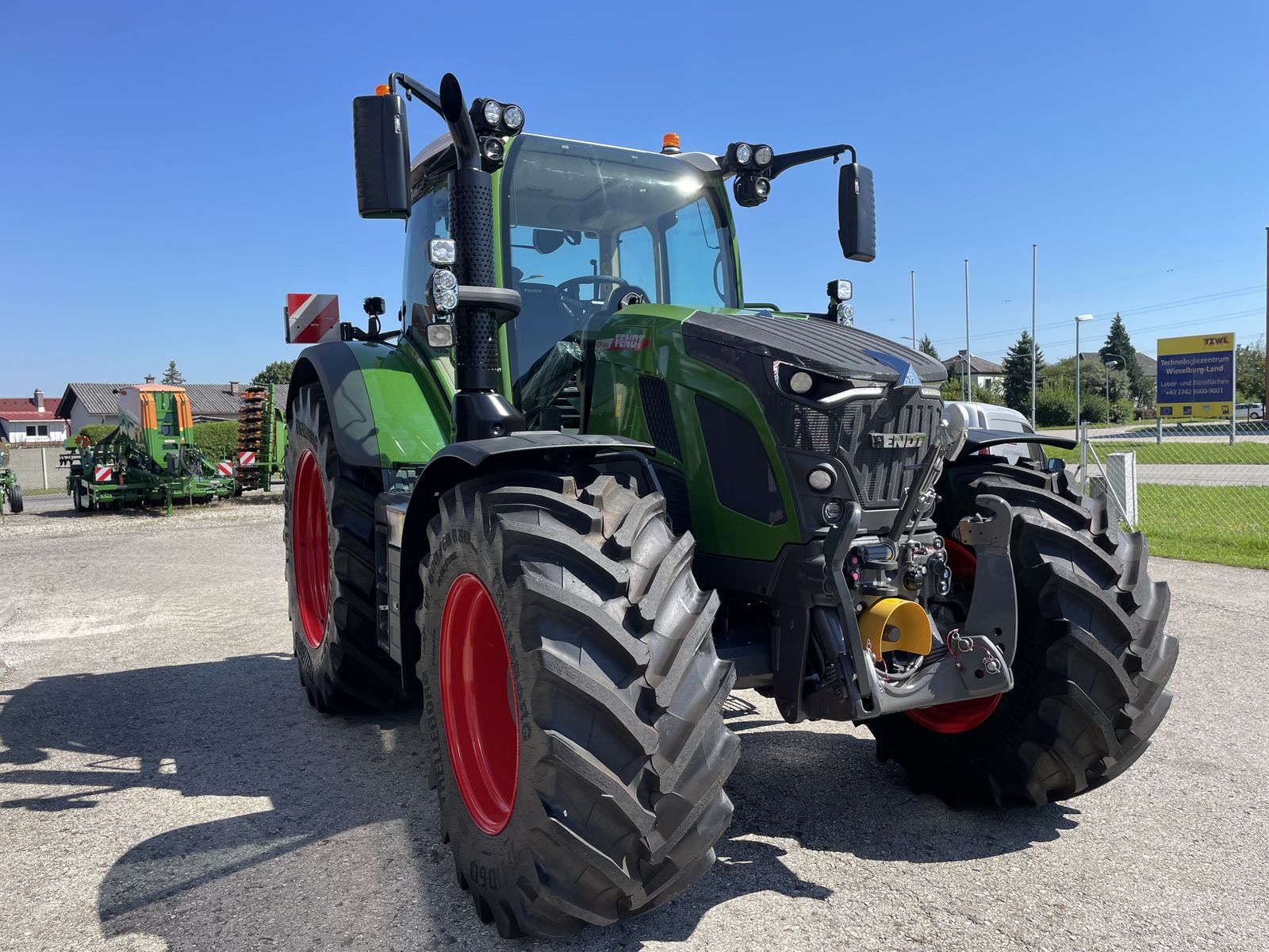 Schrägansicht von vorne - Fendt 620 Vario Profi+ Schrägansicht von vorne - Fendt 620 Vario Profi+