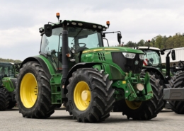Seitenansicht - John Deere 6140R