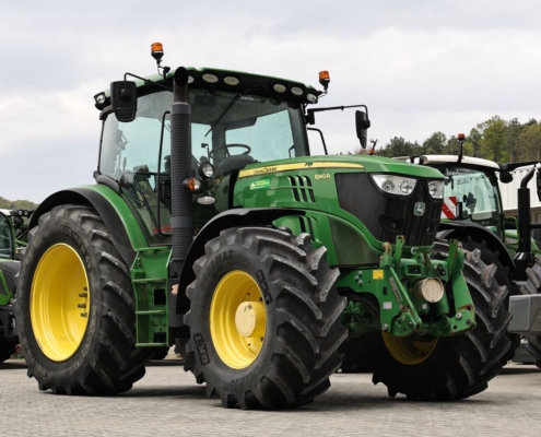 Seitenansicht - John Deere 6140R