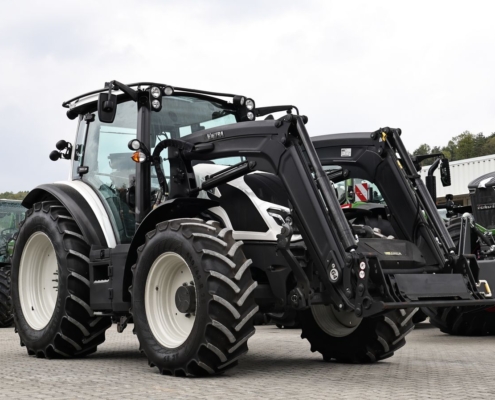 Seitenansicht - Valtra G135 VERSU
