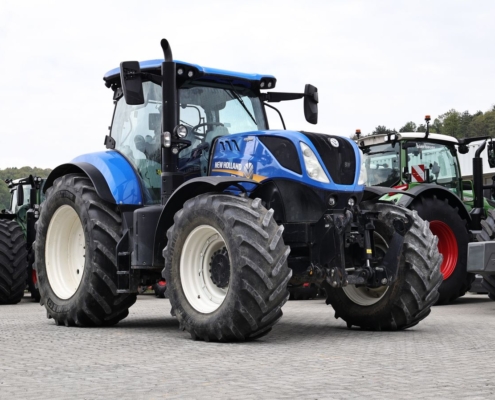 Seitenansicht - New Holland T7.230 Klassisch