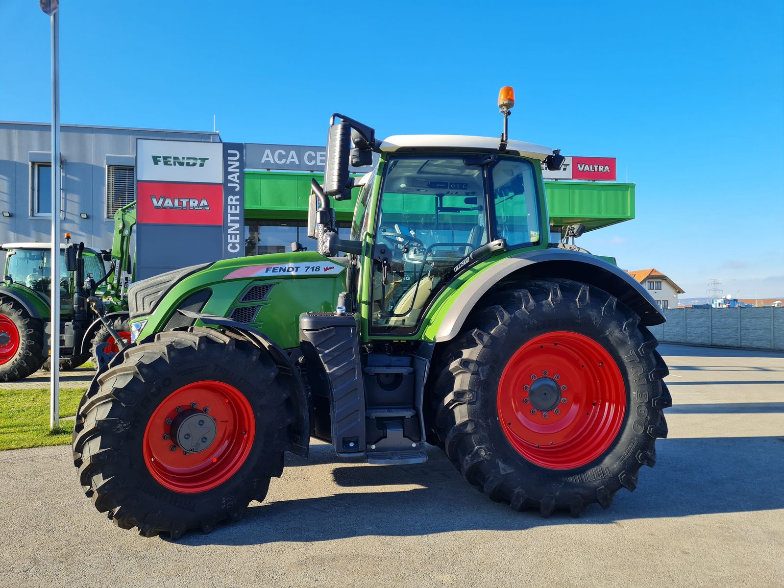 Seitenansicht - Fendt 718 Vario