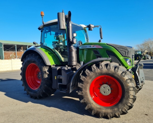 Seitenansicht - Fendt 718 Vario