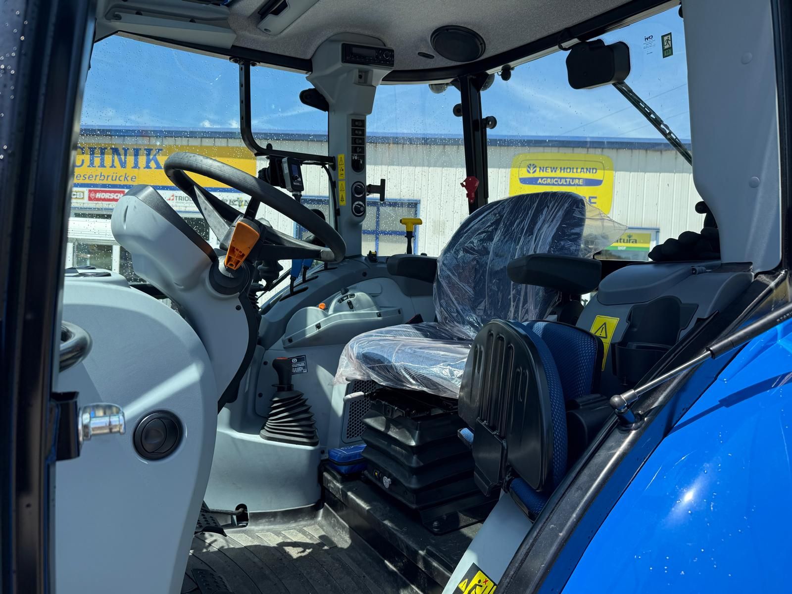 Kabinenansicht - New Holland T5.90 Utility Dual Command Kabinenansicht - New Holland T5.90 Utility Dual Command