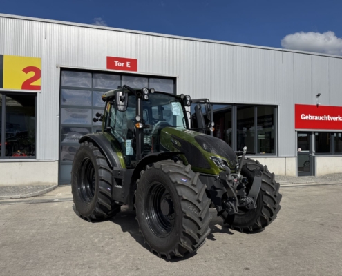 Seitenansicht - Valtra G135 VERSU